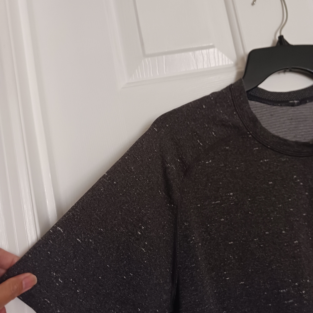 Lululemon Metal Vent Short Sleeve Shirt - Picture 5 of 9